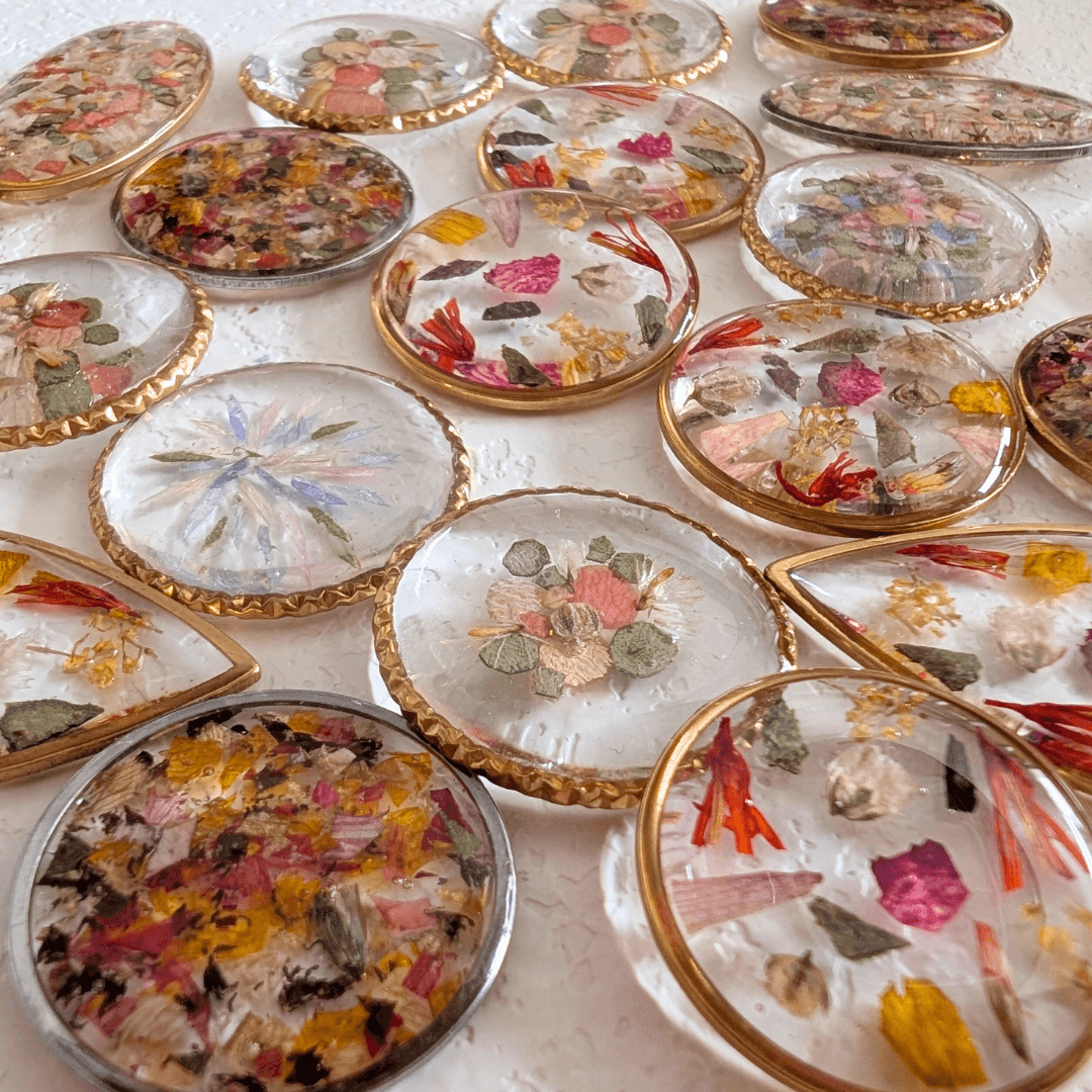 Bijoux de fleurs séchées en résine