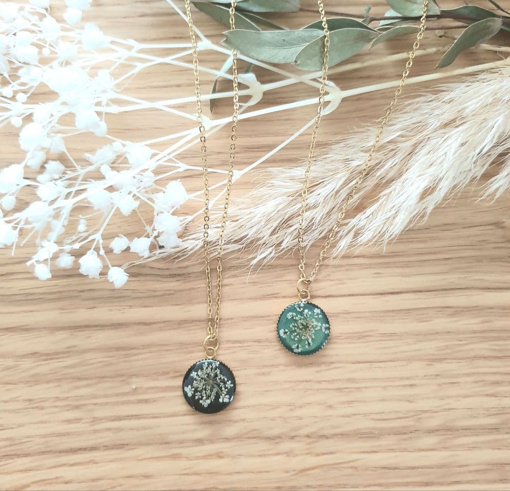 Collier fleur de carotte coloré