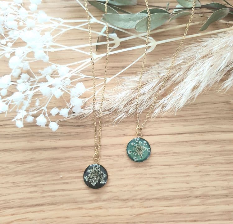 Collier fleur de carotte coloré